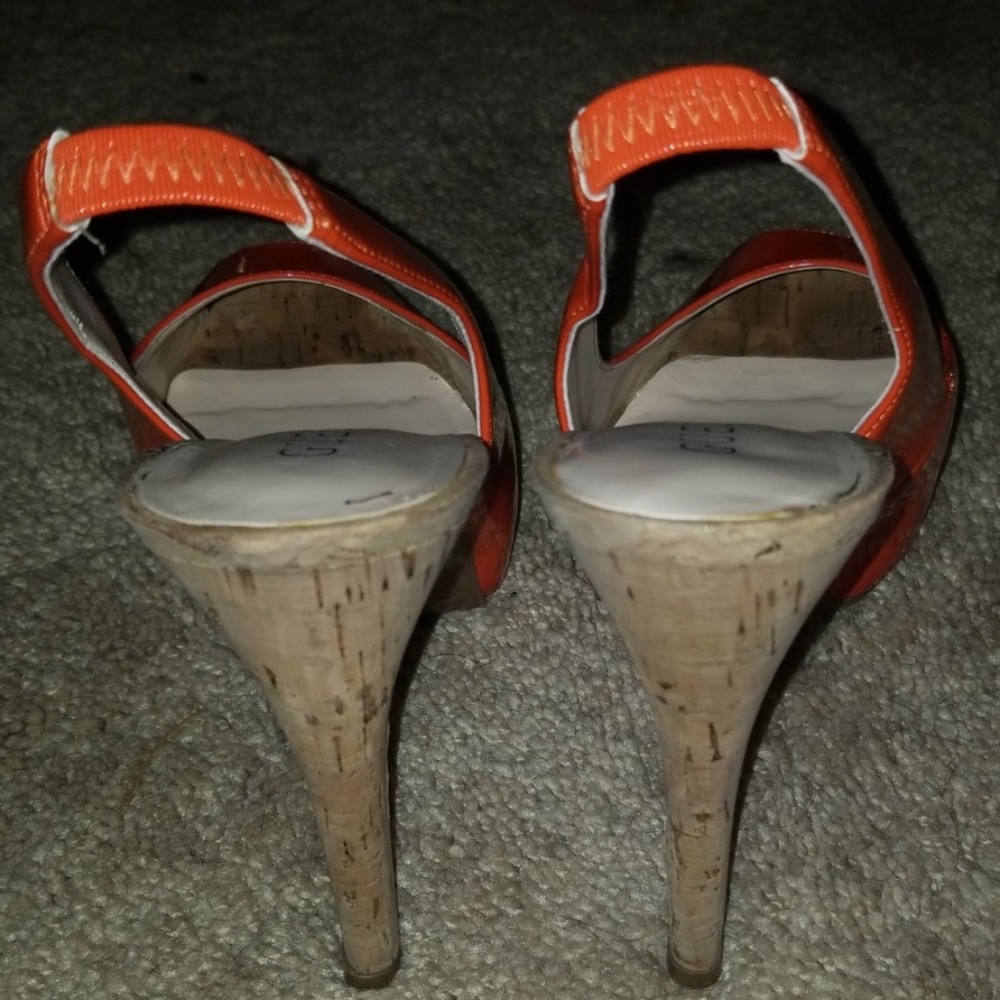 Guess - Picture 3 of 5